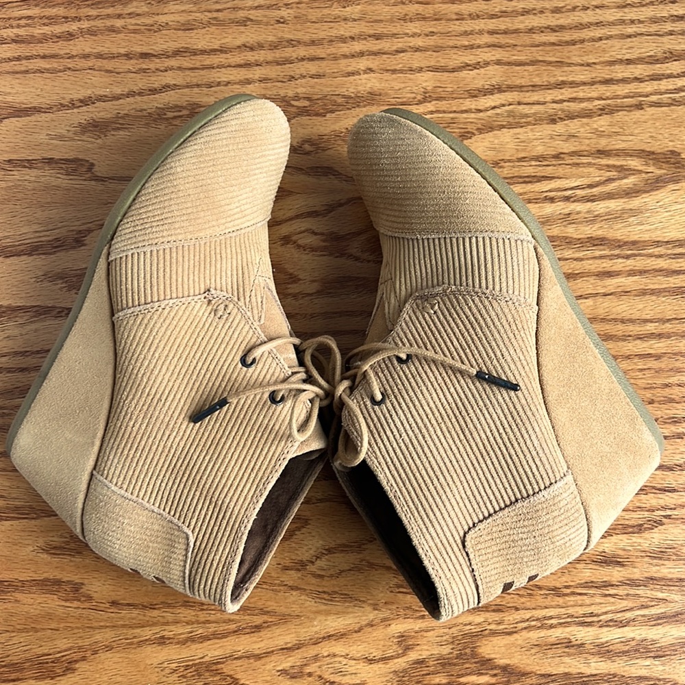 EUC - TOMS Brown Sugar Suede Corduroy Wedge Booties. Size 9.5 Lace Up - Picture 10 of 11
